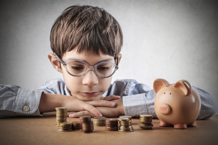 Optimized Child Saving Money 720X480px (1)