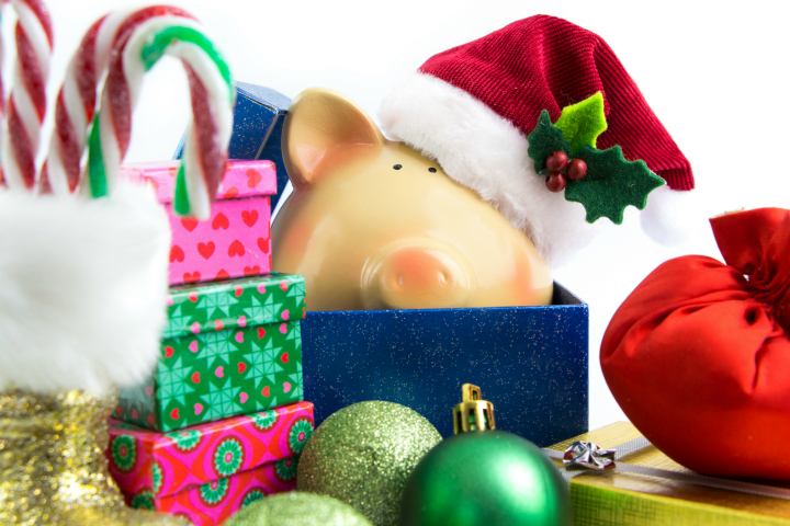 Optimized Christmas Piggy Bank 720X480 (1)